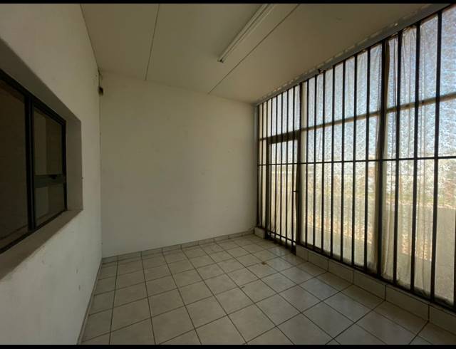 455M² WAREHOUSE TO LET IN CROWN